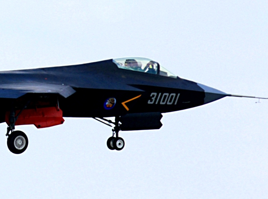 点击查看大图。 “鹘鹰”属于双发单座中型战机,定位类似俄制MiG-29